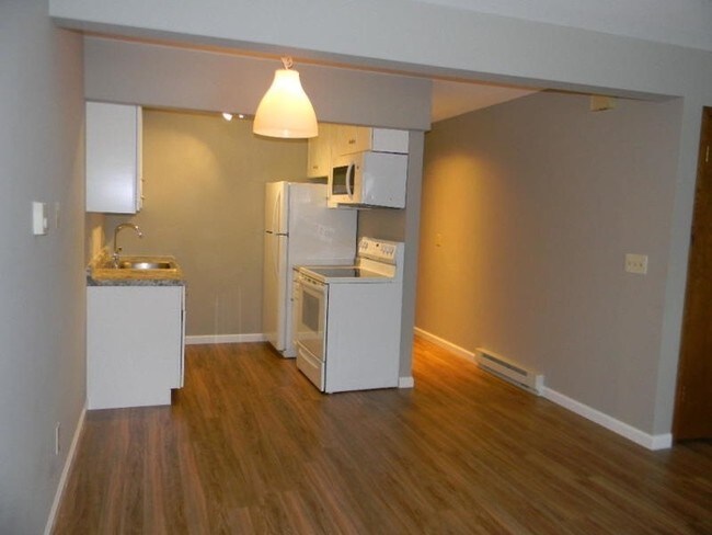 Building Photo - One Bedroom Apartment Available