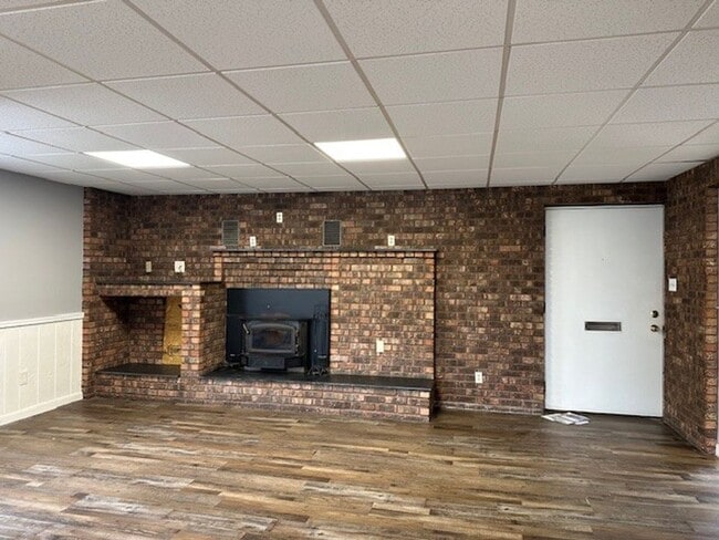 Building Photo - 502 2nd St