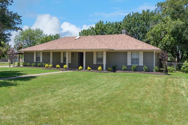 Foto del edificio - 3211 Darby Ln