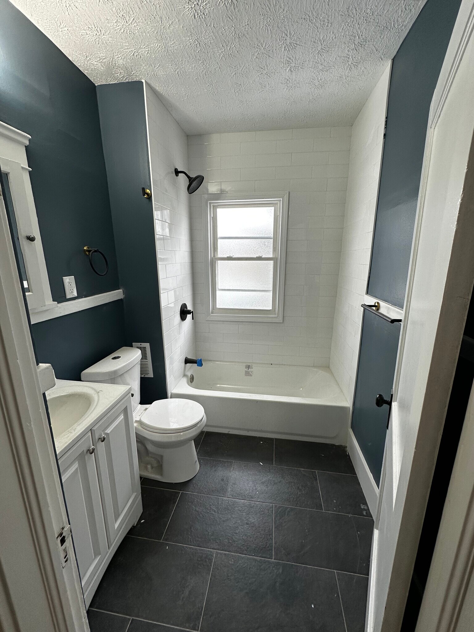 1314 W 106th St Cleveland, OH 44102 – photo 5