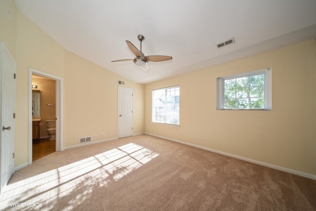 Building Photo - 253 Evergreen Cir