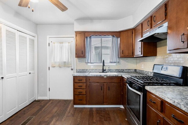 Building Photo - 4031 Vistula Rd