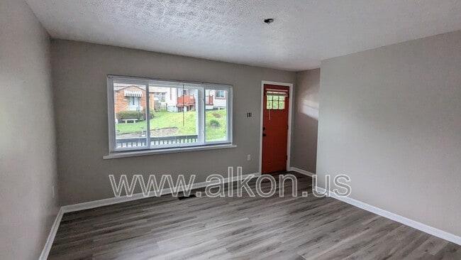 Foto del edificio - 102 Glenbury St