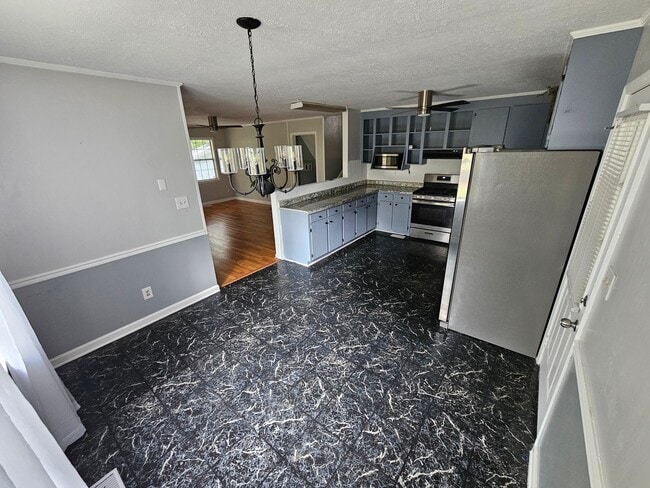 Building Photo - 290 Emerald Dr
