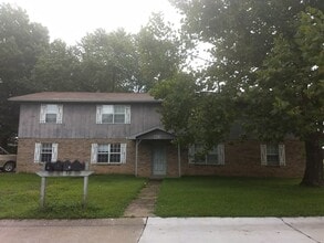 Building Photo - 602 Boxwood Dr