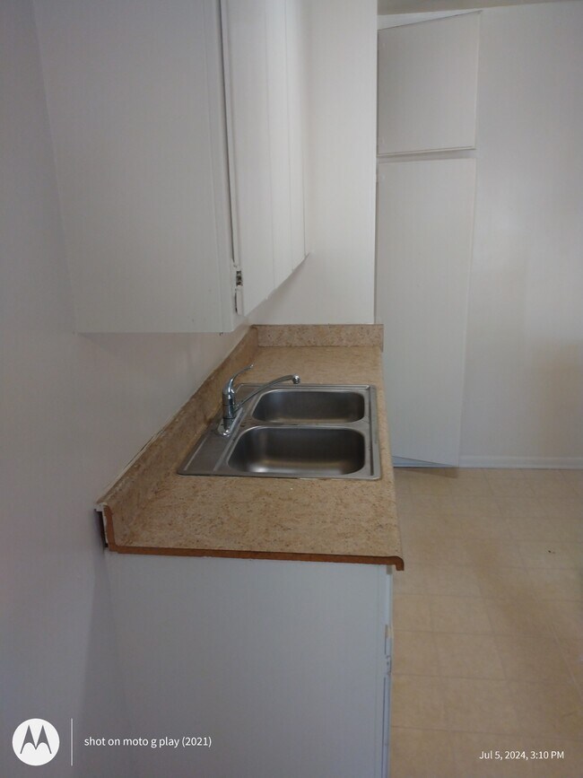 Foto del edificio - 7722 Chapman Ave