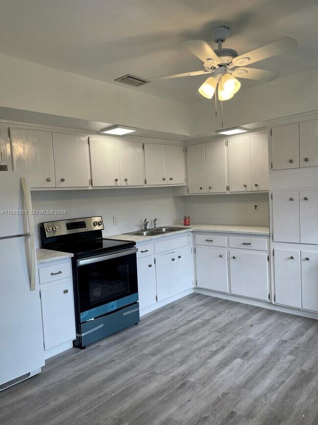 Foto del edificio - 820 SE 12th St