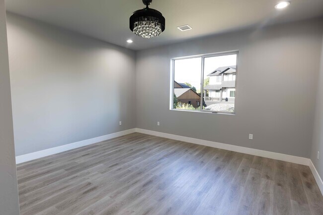 Building Photo - 4870 Mountain Hollow Loop