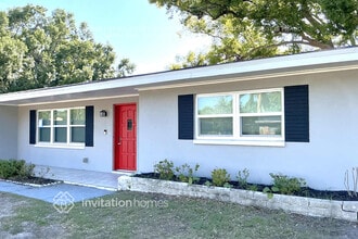 Building Photo - 1938 Summit Dr