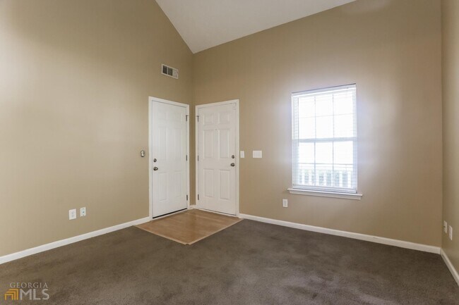Building Photo - 247 Silver Ridge Dr