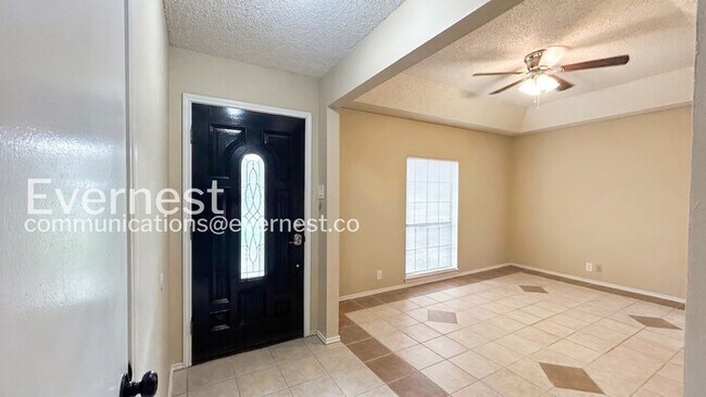 Building Photo - 3-Bed/2-Bath Home/Available Now!