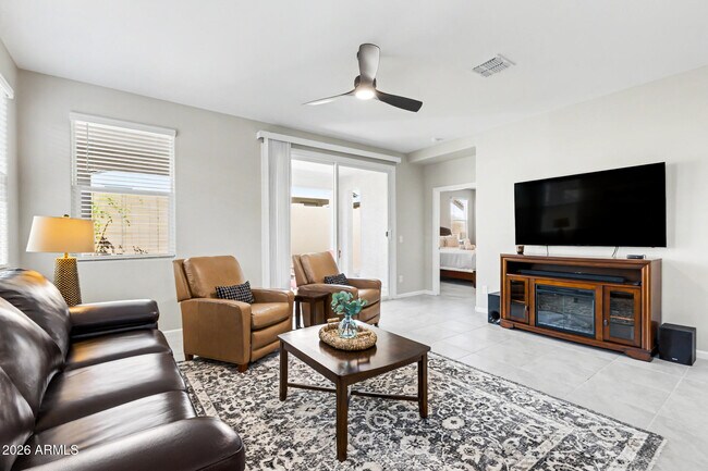 Foto del edificio - 15634 W Winslow Ave