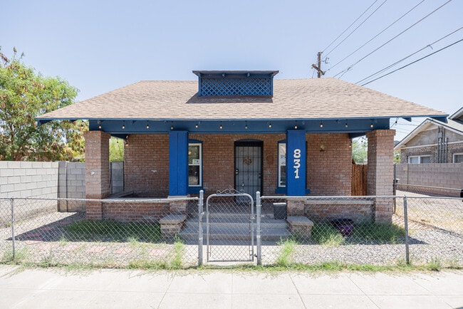 Photo - 831 N 10th St House
