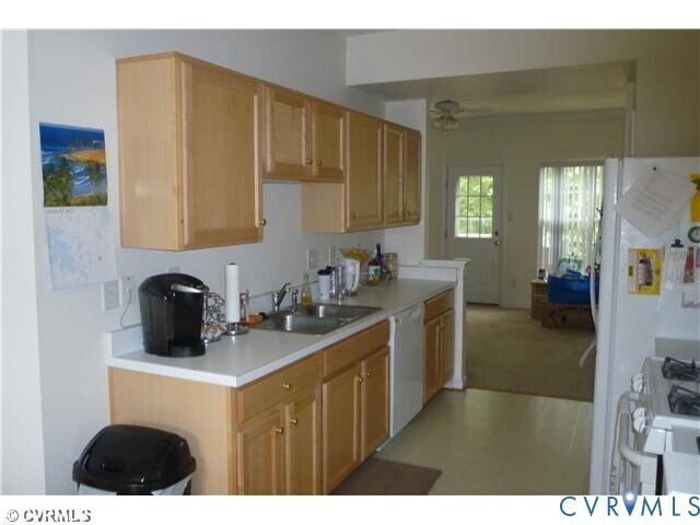 Foto del edificio - 8738 Springwater Dr