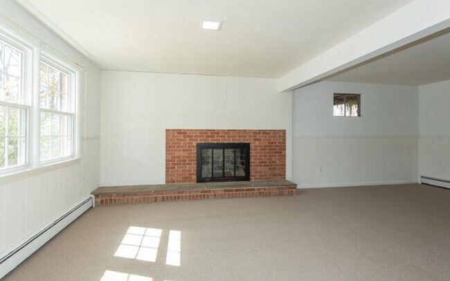 Decorative Fireplace in Family Room - 12004 Green Ct