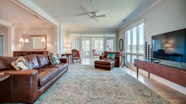 Foto del edificio - 752 Collins Meadow Dr