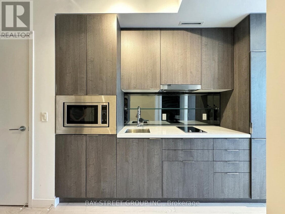 Primary Photo - 215 Queen St W