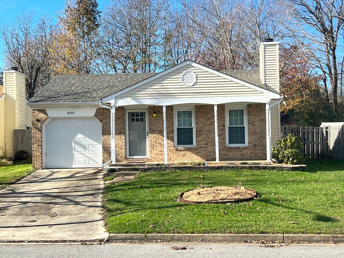Primary Photo - 803 Addison Ct