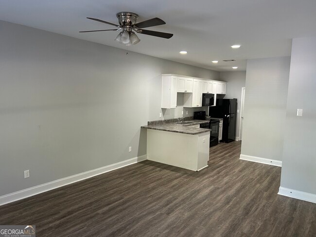 Building Photo - 1500 Binghampton Cir