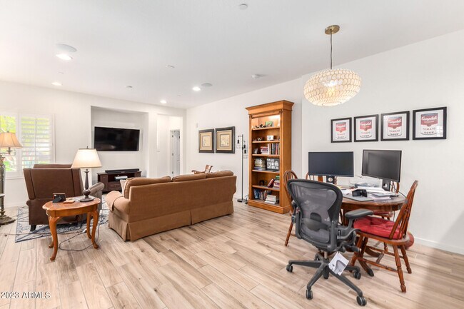 Building Photo - 3935 E Rough Rider Rd