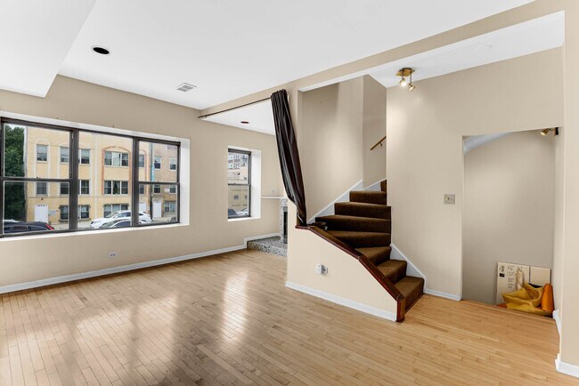 Foto del edificio - 454 N Western Ave