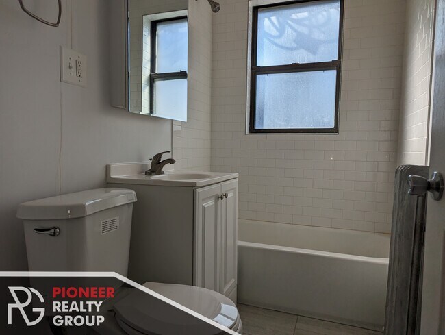 Foto del edificio - 2335 N Spaulding Ave