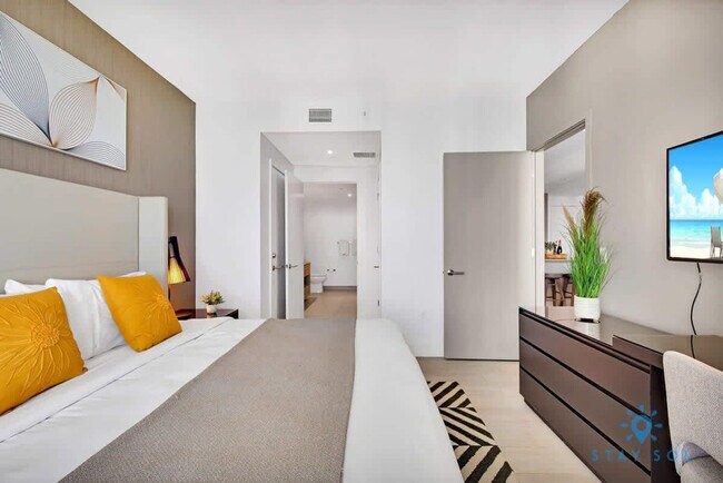 Building Photo - 4010 S Ocean Dr