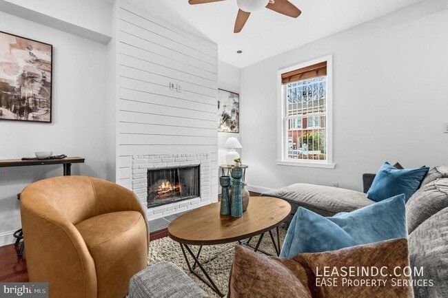 Photo - 1608 4th St NW House