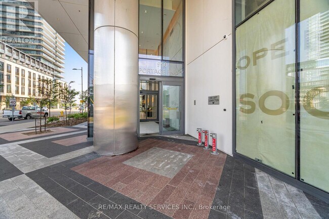 Photo du bâtiment - 950-3950 Portage Pkwy