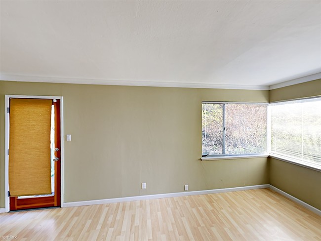 Building Photo - 1704 Pleasant Valley Ave