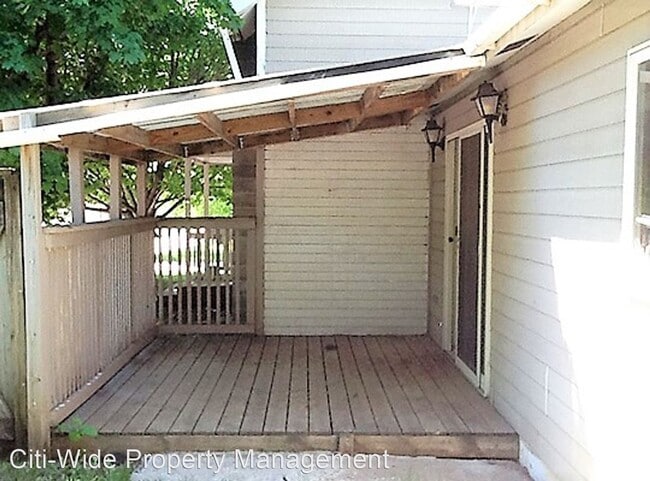 Building Photo - 3 br, 1 bath House - 900 8th St NE