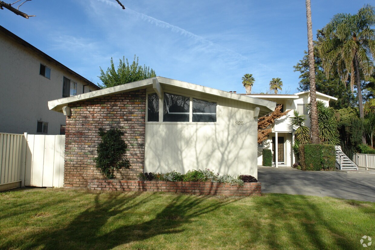Primary Photo - 825 Opal Drive