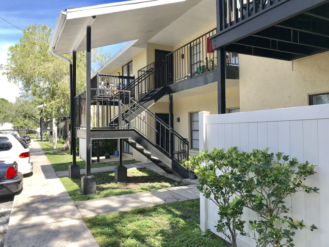 Building Photo - Columbia Oaks Apartments