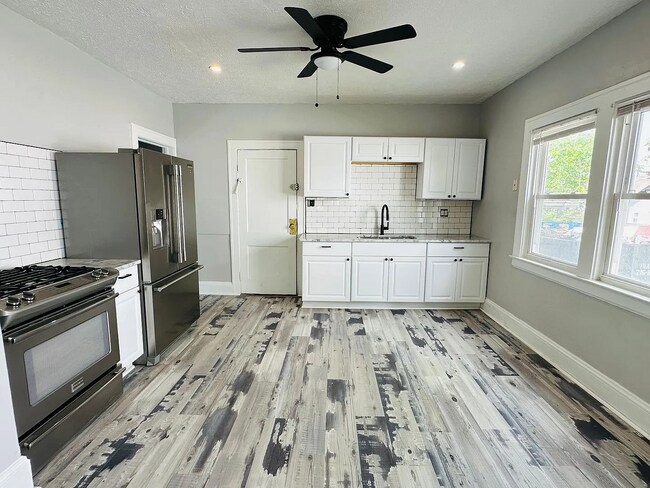 Building Photo - 4014 Cypress Ave
