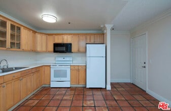 Building Photo - 227 16th St