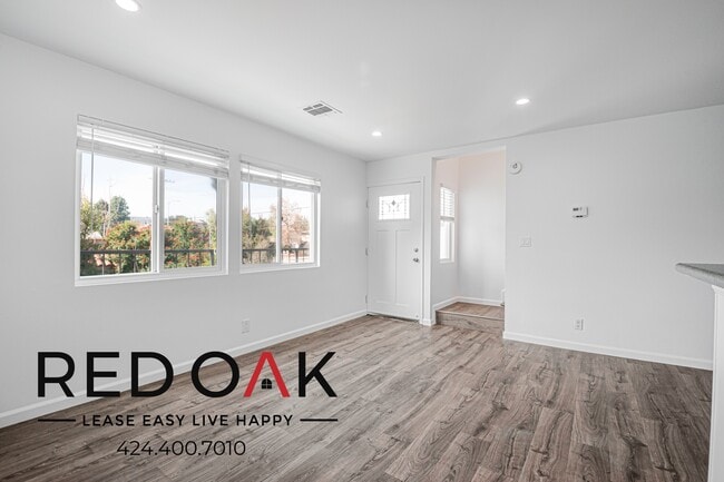 Building Photo - 11218 Oxnard St