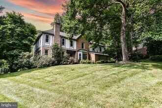 Building Photo - 2030 Spring Branch Dr
