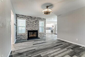 Building Photo - 606 Ridgeline Dr