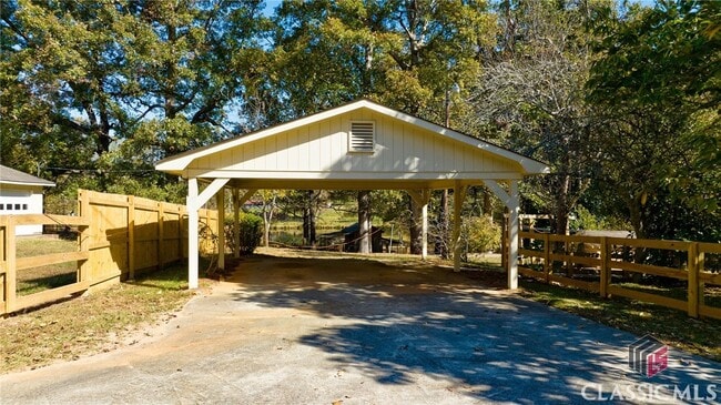 Building Photo - 8100 8100
