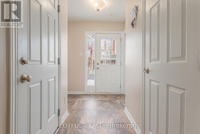 Building Photo - 609 Foxlight Cir