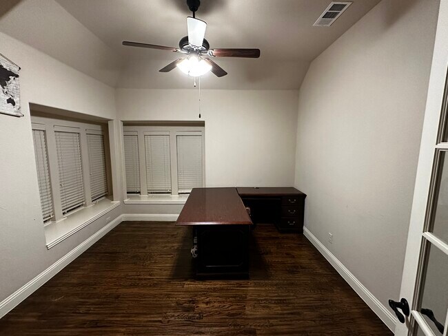Building Photo - 533 Harvest Grove Dr