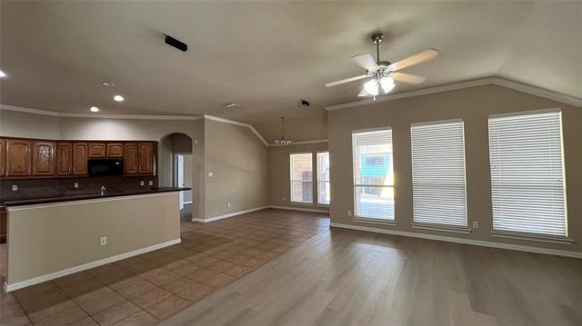 Foto del edificio - 5823 Sunny Meadow Ln