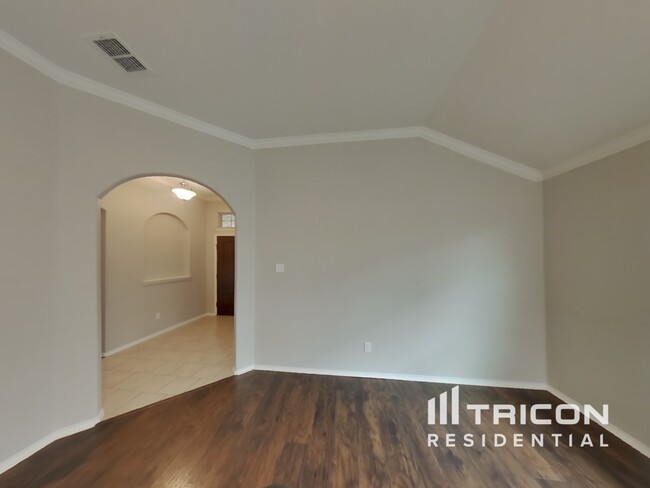 Foto del edificio - 14605 San Pablo Dr