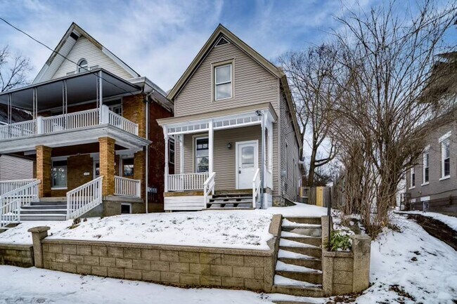 Building Photo - Newly Remodeled Mid-Century Home