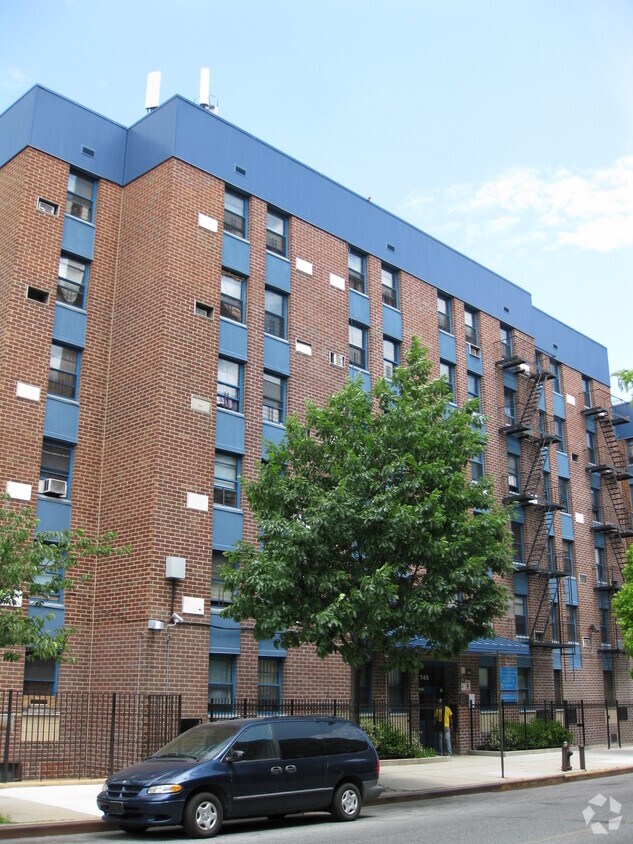 Foto del edificio - The Medgar Evers Apartments