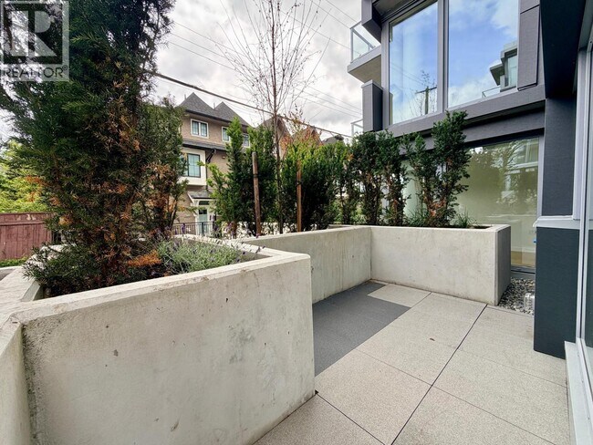 Photo du bâtiment - 8120 Oak St