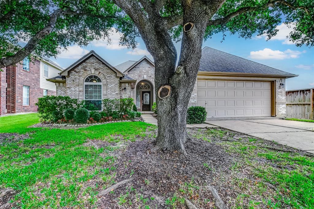 Foto principal - 7039 Clustering Oak Ct