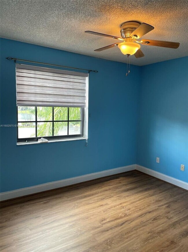 Foto del edificio - 975 N Franklin Ave