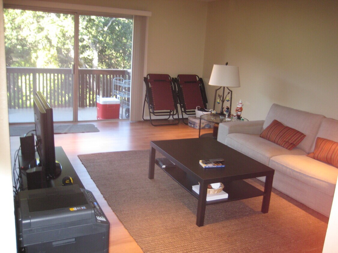 Building Photo - 1048 Continentals Way