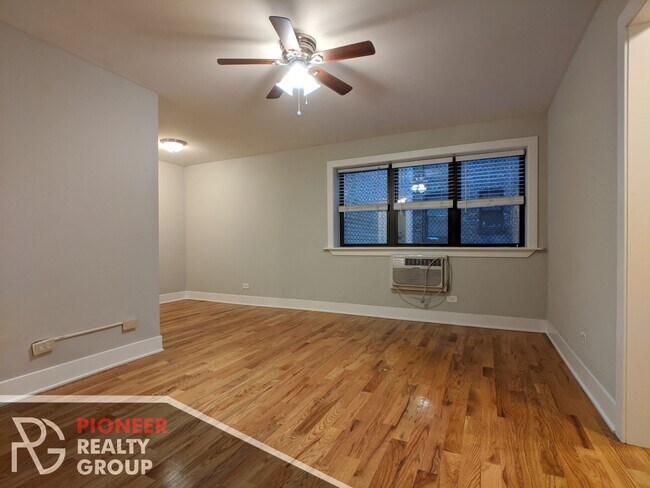 Foto del edificio - 510 W Briar Pl